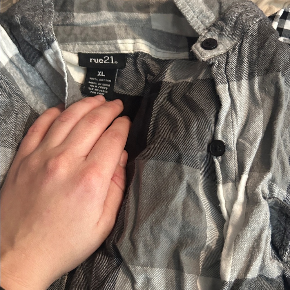 Assorted Tops Haul - Picture 4 of 8